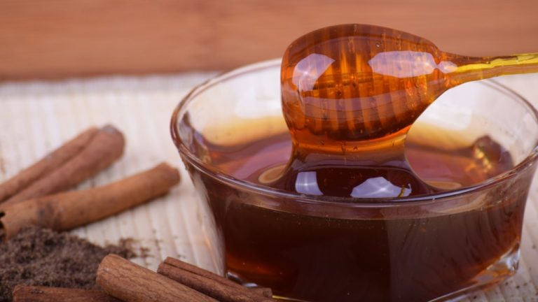 THE BEAUTY BENEFITS OF HONEY ARE REAL