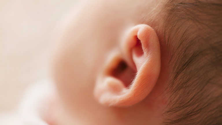 How to Treat Itchy Ears Tips and Natural Treatment