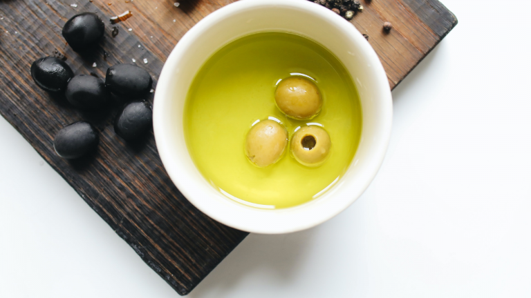 What are the Top 17 Health Benefits of Olive Oil? How Much Quantity for the Same is Required to Consume in a Daily Basis for a Healthy Life?