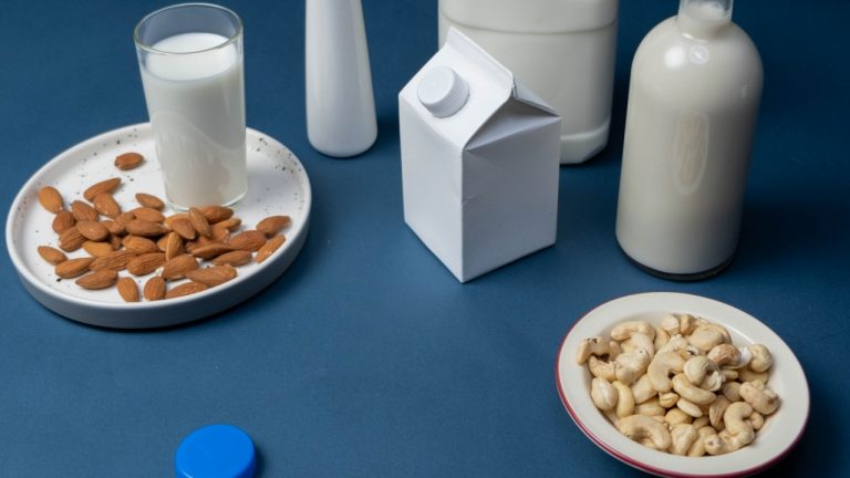 Are There Any Minerals in Dried Almonds And Cashews?