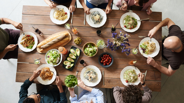 Are There Any Health Benefits of Consistently Eating Dinner at 3 pm?
