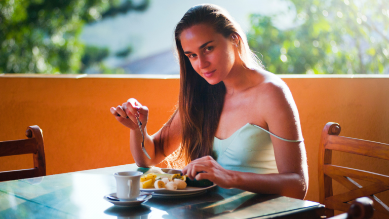 What are the Benefits of Eating Little and Often?