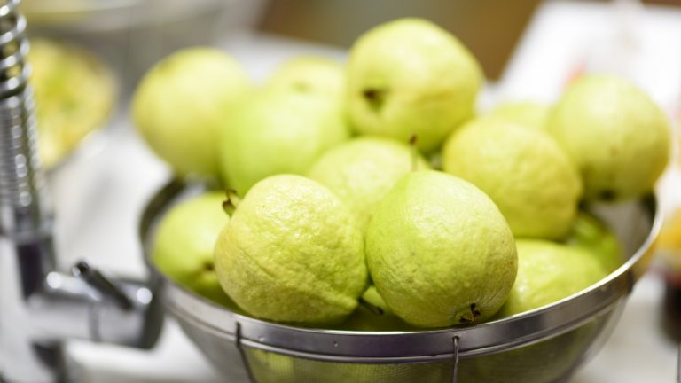 What are Some Health Benefits of Eating Guava every Day?