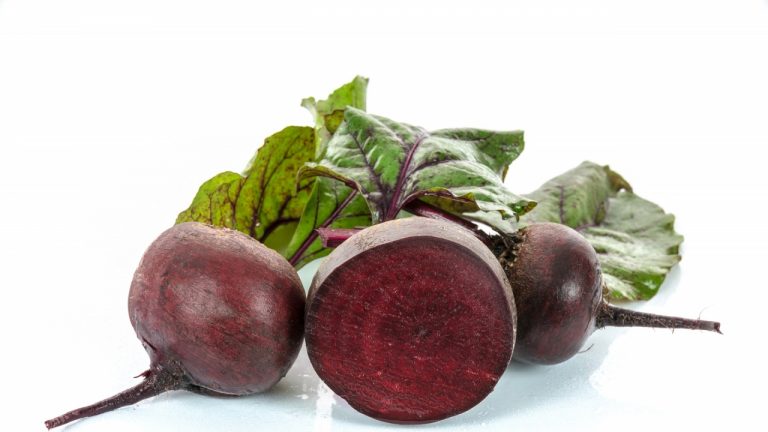 What is a Good Way to Cook Red Beets That Doesn’t Lose Nutritional Value?