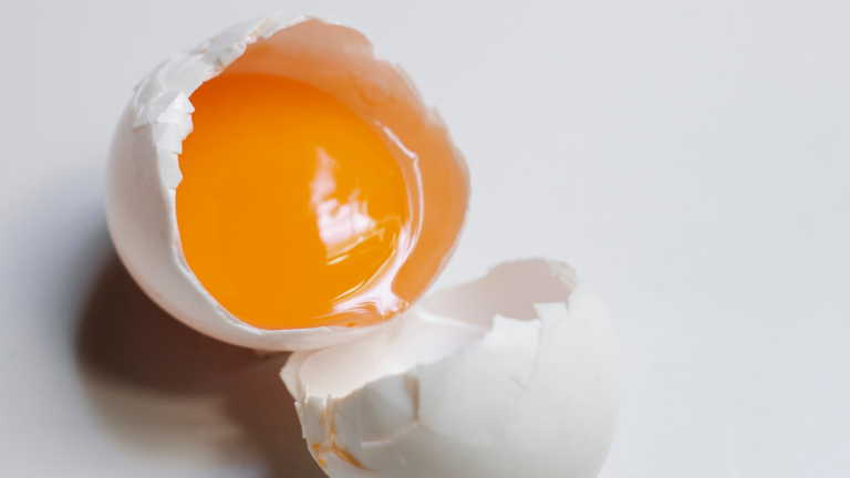 What is the Difference Between Coagulation in Egg Yolks and Egg Whites?