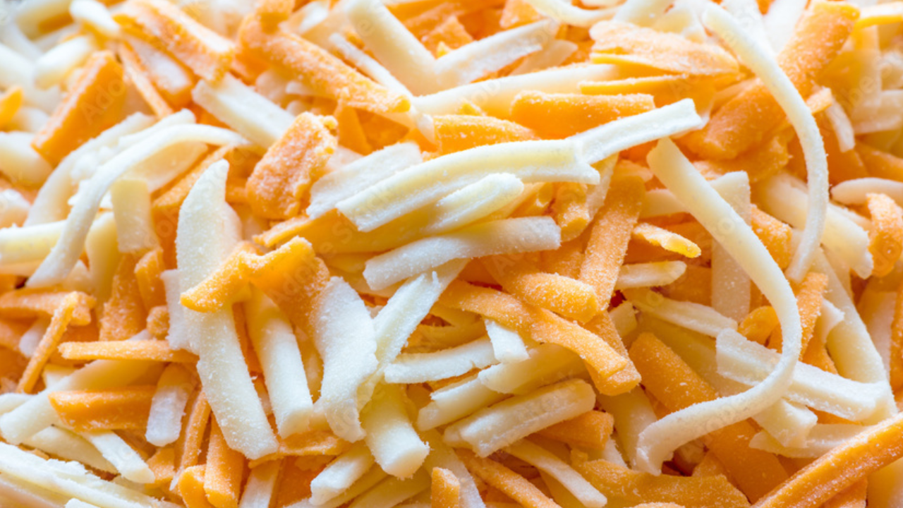 What is the Difference Between Mozzarella and Cheddar Cheese as Far as