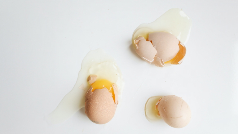 How do Egg Whites Differ in Nutritional Value From The Yolk? Which Part of The Egg is Healthier For You?