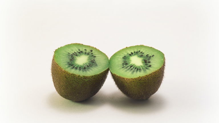 What are the Top 12 Health Benefits of Kiwi fruit?