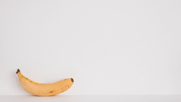 Is It Considered Harmful to Eat the Black End Of a Banana? Why Do Eaters Avoid This?