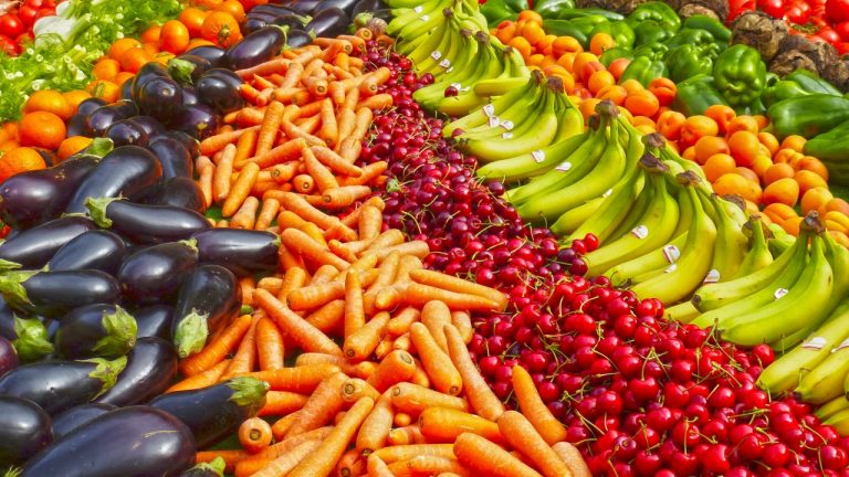 What to Eat: Organic, Local and Seasonal