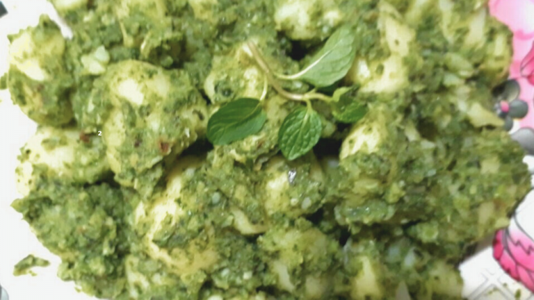 Wholesome Spinach and Mint Infused Potato Delight