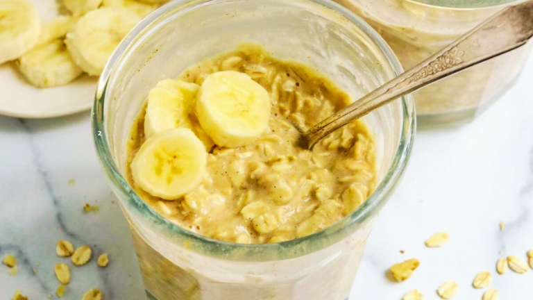 Banana Ginger Smoothie with Oat Topping
