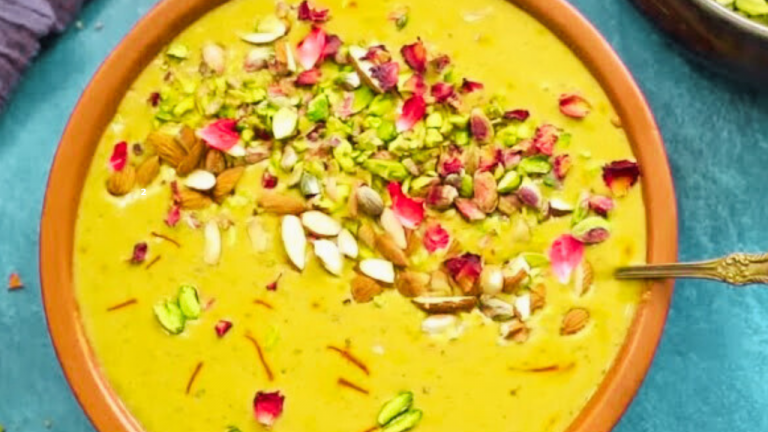 Saffron Pistachio Dream Smoothie Bowl