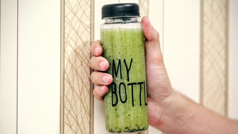 Refreshing Kale-Celery Green Juice