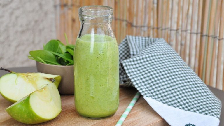 Pineapple Mint Cucumber Smoothie