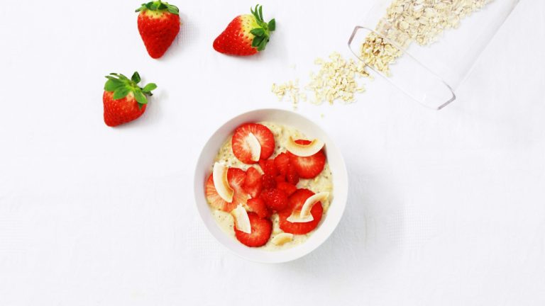 Overnight Oats with Almond Milk, Strawberries, and Flaxseeds