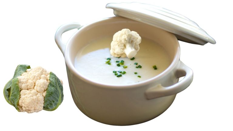 Creamy Cauliflower Cashew Soup with Dill Topping